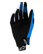 Alpinestars 2025 Techstar handschoenen, motorcross handschoenen, zwart en blauw, zicht op de handpalm met versterkte constructie van synthetisch suède, blauwe siliconen vingergrips en naadloze polssluiting met witte Astars-logo's.