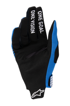 Gants Alpinestars 2025 Radar Pro, gants de motocross, bleu et noir, vue de la paume avec daim synthétique noir, inscription blanche « ONE GOAL ONE VISION » sur les doigts, logo Alpinestars blanc au poignet, design de course tout-terrain léger