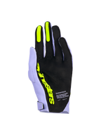 Alpinestars Supertech MX Handschuhe, Motocross-Handschuhe, Lavender Violett und Fluo Gelb, Ansicht der Handfläche mit schwarzem, perforiertem Material, fluo-gelben Silikon-Grips an Zeige- und Mittelfinger, markantes gelbes Alpinestars-Branding und 'Race Spec Production'-Schriftzug, Hochleistungs-Offroad-Rennausrüstung