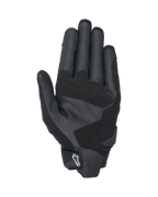 Gants Alpinestars SP X 3, gants de moto noirs et blancs, vue côté paume montrant le cuir perforé pour la ventilation, les renforts en cuir synthétique pour une adhérence et une durabilité accrues, les zones d'impact renforcées, et un design à manchette courte avec un logo Alpinestars blanc sur la languette de traction.