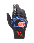 Alpinestars FQ20 Copper handschoenen, urban motorhandschoenen, zwart met blauwe graphics en felrode accenten, voorzien van het rode gehoornde nummer 20 en "El Diablo" tekst op de wijsvinger, mesh-constructie met een kort manchetontwerp