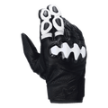 Alpinestars Celer V3 handschoenen, motorhandschoenen met korte manchet, zwart en wit, met een witte gesegmenteerde harde knokkelbeschermer, geperforeerd geitenleer en witte accenten op de vingers met een logo in reliëf op de pols