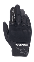 Alpinestars Honda Copper handschoen, zwarte urban motorhandschoen, gestructureerde mesh constructie, witte 'Honda Motor Co. Ltd. Est. 1948' tekst op de wijsvinger, 'HONDA' logo en Alpinestars ster-omtrek op de pols, harde knokkelbescherming, lichtgewicht uitrusting voor rijden op de weg
