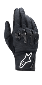 Alpinestars Morph Street handschoenen, zwarte motorhandschoenen met korte manchet, getextureerde MorphTech Weave-stof met glanzende zwarte knokkelbescherming, opvallend wit logo op de manchet, motorkleding voor stadsgebruik