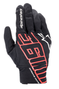 Gant Alpinestars Aragon, gant de moto urbain, noir et rouge vif, doté de grands graphismes MM93 stylisés et de la signature de Marc Marquez au poignet, logo Alpinestars blanc, construction en textile extensible pour une légèreté et une respirabilité optimales.