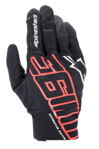 Gant Alpinestars Aragon, gant de moto urbain, noir et rouge vif, doté de grands graphismes MM93 stylisés et de la signature de Marc Marquez au poignet, logo Alpinestars blanc, construction en textile extensible pour une légèreté et une respirabilité optimales.
