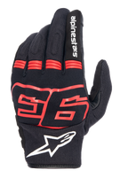Gants Alpinestars MM93 Losail V2, noir avec rouge fluo, avec graphisme Marc Marquez 93, logo Alpinestars blanc, dos en mesh respirant, panneaux en accordéon sur les doigts pour la flexibilité, style racing moto urbain