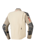 Veste Alpinestars Nazca 3L GORE-TEX PRO, Walnut Rock Brown, vue arrière montrant un panneau dorsal beige et des manches marron avec des renforts gris foncé aux épaules et aux coudes, détails de logo et fermetures éclair rouges, équipement de touring moto aventure durable