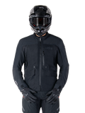 Alpinestars St-7 Prime GORE-TEX Jacke, schwarze Motorrad-Tourenjacke, wasserdicht und atmungsaktiv, Frontreißverschluss, mehrere Taschen, getragen mit passendem Helm und Handschuhen, erstklassiger Schutz für Fahrten bei jedem Wetter