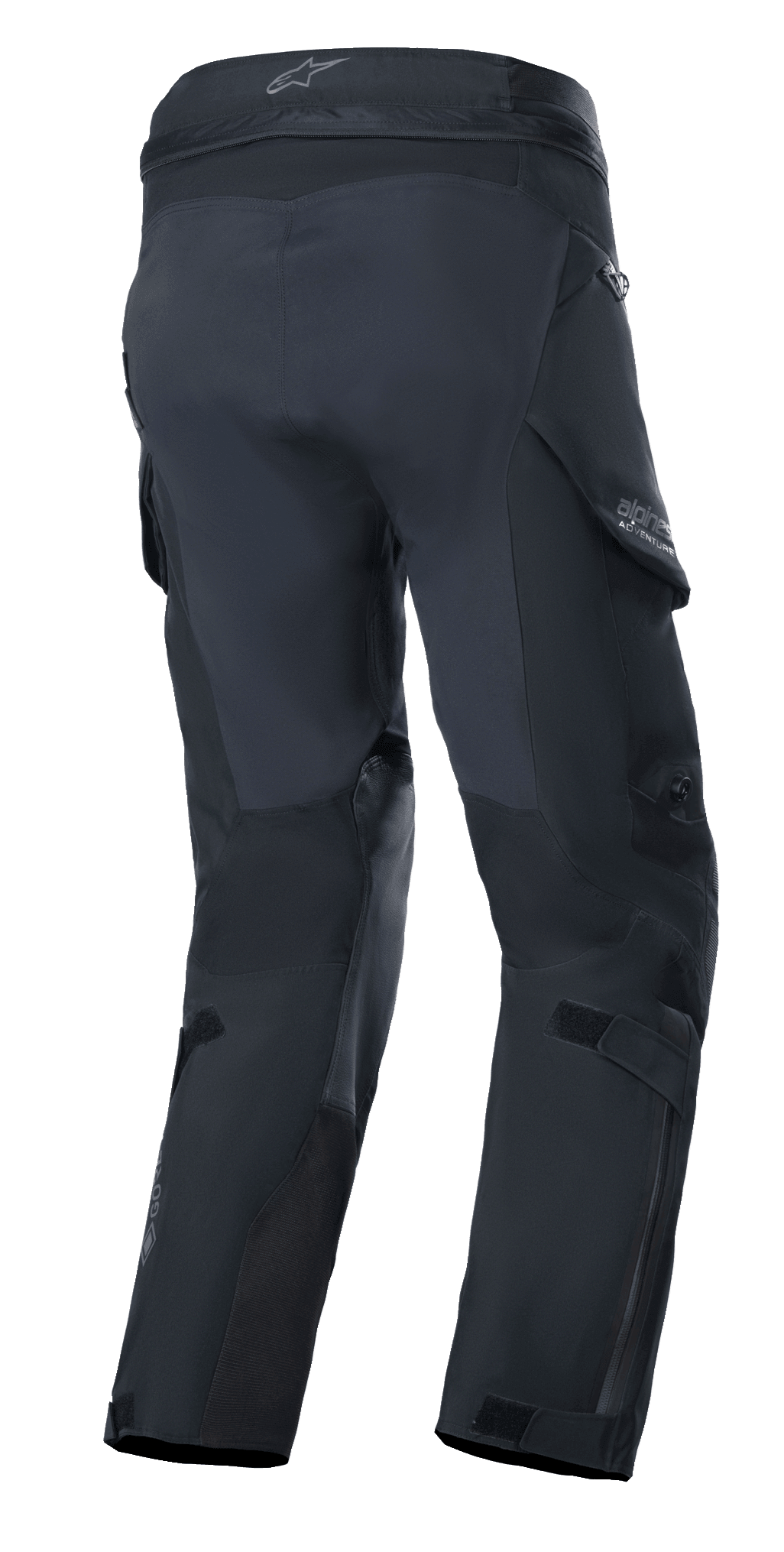 Alpinestars Boulder 3L GORE-TEX broek, adventure motorbroek, zwart, achteraanzicht met versterkt zitvlak en panelen aan de binnenzijde van de benen, voorzien van waterdichte cargozakken, GORE-TEX-branding op het onderbeen en duurzame gelamineerde constructie.