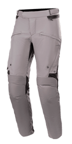 Pantalon Alpinestars Road Pro GORE-TEX, pantalon de moto touring, gris foncé et noir, avec panneaux extensibles en accordéon aux genoux, sangles de réglage à la taille, ventilations et poches zippées, construction en textile technique durable