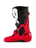 Alpinestars Tech 10 Enduro Stiefel, Motocross- und Enduro-Stiefel, Leuchtendes Rot, Schwarz und Weiß, Seitenprofilansicht mit robuster TPU-Schale, weißer Schienbeinplatte und schwarzen oberen Panels, entwickelt für Offroad-Performance.