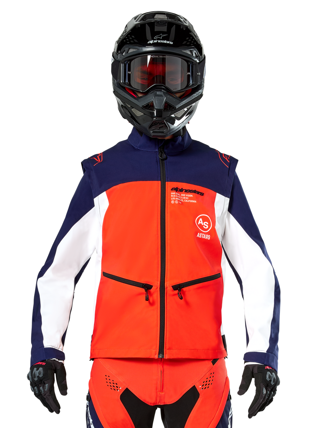 Veste Softshell Alpinestars Lite-Dura en bleu marine, orange vif et blanc, vue de face sur un pilote portant un casque noir et des lunettes, design technique à blocs de couleurs avec poches zippées et logos Alpinestars, équipement polyvalent pour l'enduro et le tout-terrain