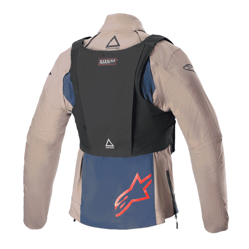 Veste Alpinestars Techdura, Brun Falcon et Bleu Marine, vue arrière avec gilet tactique noir, arborant un logo Alpinestars rouge sur le panneau inférieur bleu marine, construction textile robuste pour la pratique de l'enduro et du tout-terrain