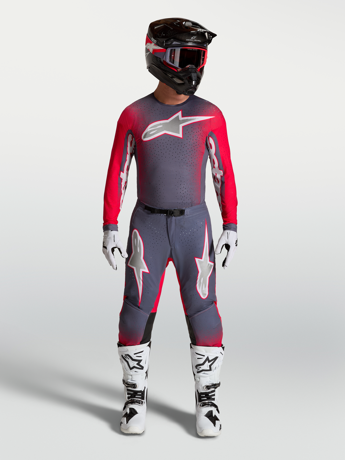 Alpinestars Supertech Hiten AFD Gear Set en broek, professionele motocrossuitrusting voor heren, grijs en fluo rood.