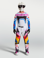 Alpinestars Supertech Dyna, pantalons et équipement de motocross pour homme, blancs et bleus avec accents roses.