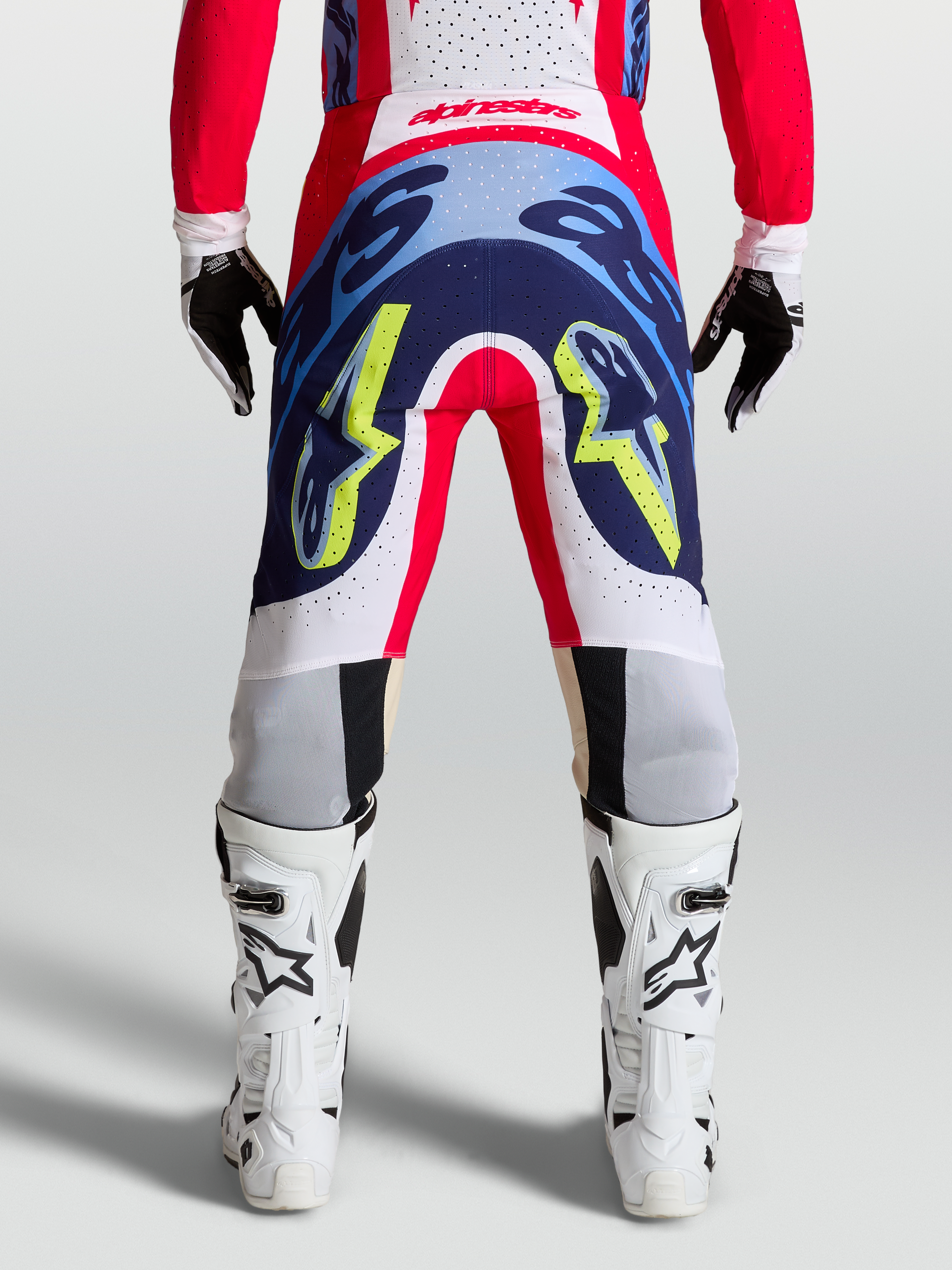 Alpinestars Supertech Dyna Broek, professionele motocrossbroek, rood en navy blauw, duurzame 4-way stretch constructie.