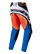 Alpinestars 2025 Techstar Melt crossbroek, motorcrossbroek, oranje, blauw en wit, achteraanzicht met groot zwart Alpinestars-logo op een wit achterpaneel, oranje zitvlak met rode sterlogo's en blauwe onderbenen