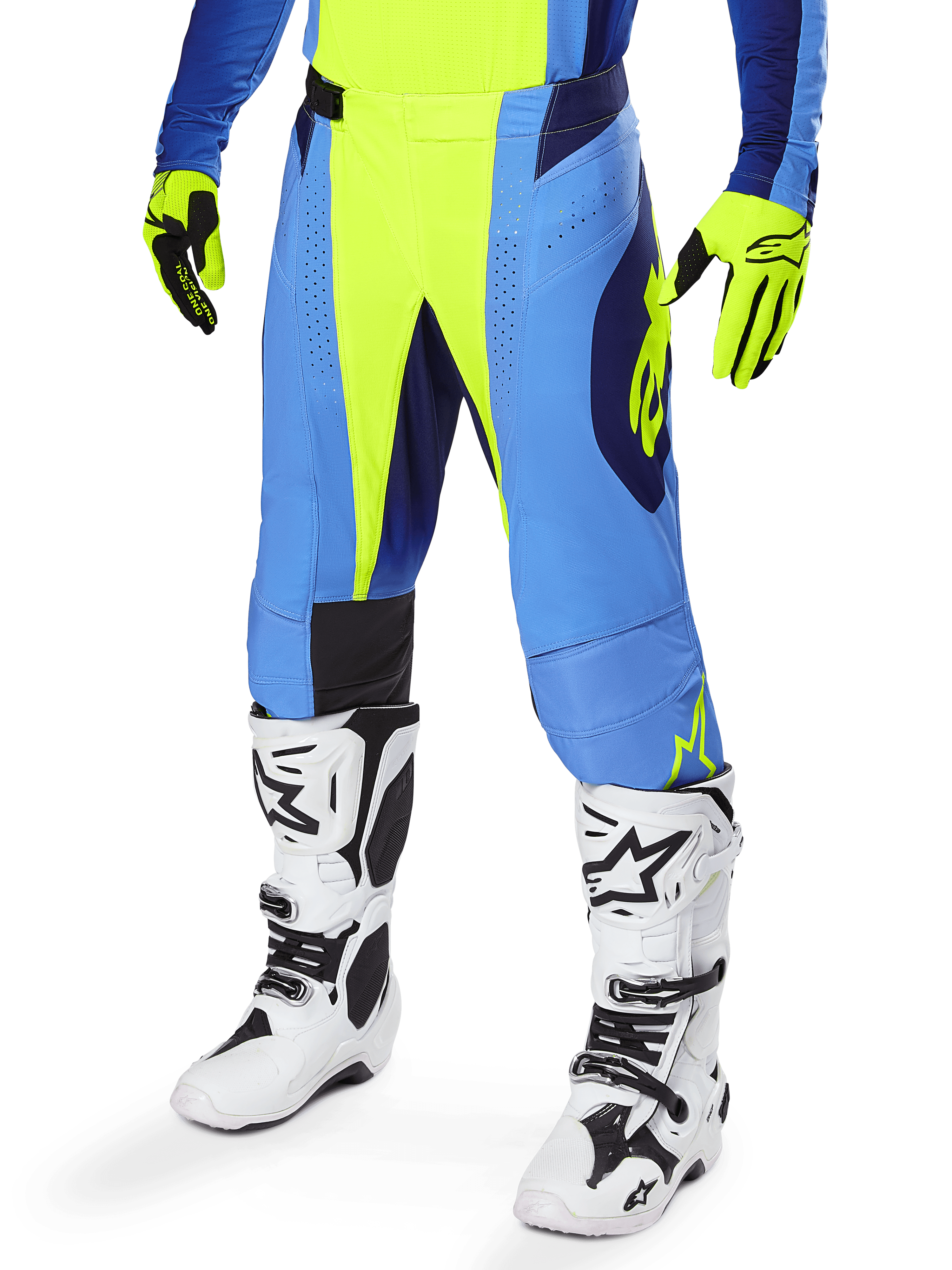 Alpinestars Techstar Melt Pants 2025, pantalon de motocross, jaune fluo et bleu, doté d'une ventilation perforée et de détails noirs, porté avec des gants jaune fluo assortis et des bottes de course blanches
