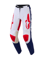 Alpinestars 2026 Racer Riway Hose, Motocross-Hose, Weiß, Blau und Rot, mit roten Astar-Logos auf den Oberschenkeln, blauen Einsätzen an den Unterschenkeln, hellbraunen Lederverstärkungen an der Knieinnenseite und einer schwarzen magnetischen Taillenschnalle, strapazierfähiges Design für Offroad-Performance