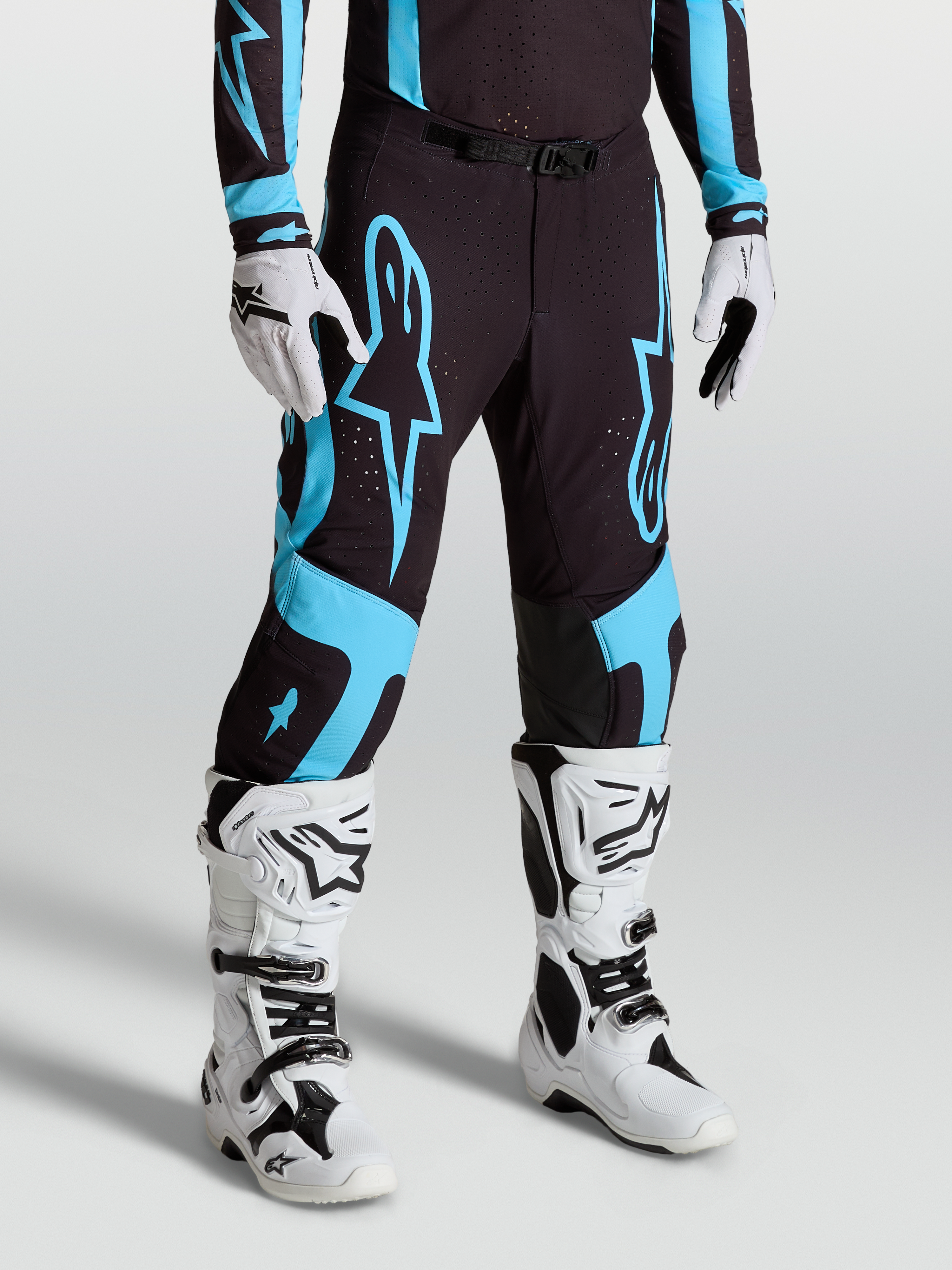 Alpinestars Supertech Vesta broek, motorcross racing-broek voor heren, zwart en turquoise, stretch rip-stop met lederen kniepanelen.