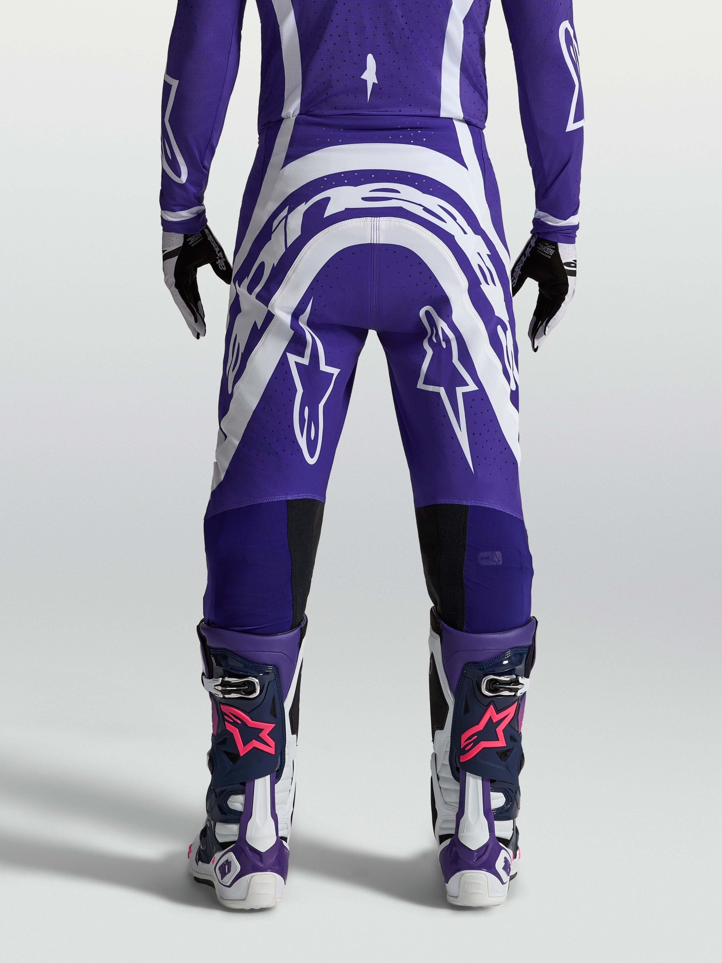 Alpinestars Supertech Vesta motocrossbroek voor heren, diepblauw en wit, achteraanzicht met atletische pasvorm en ripstop-stof.