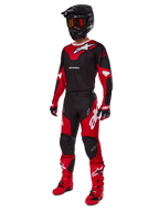 Alpinestars 2025 Racer Veil Gear Set, complete motorcross race-outfit in zwart en rood met witte accenten, met een bijpassende jersey, broek, helm, crossbril, handschoenen en laarzen, ontworpen voor off-road prestaties
