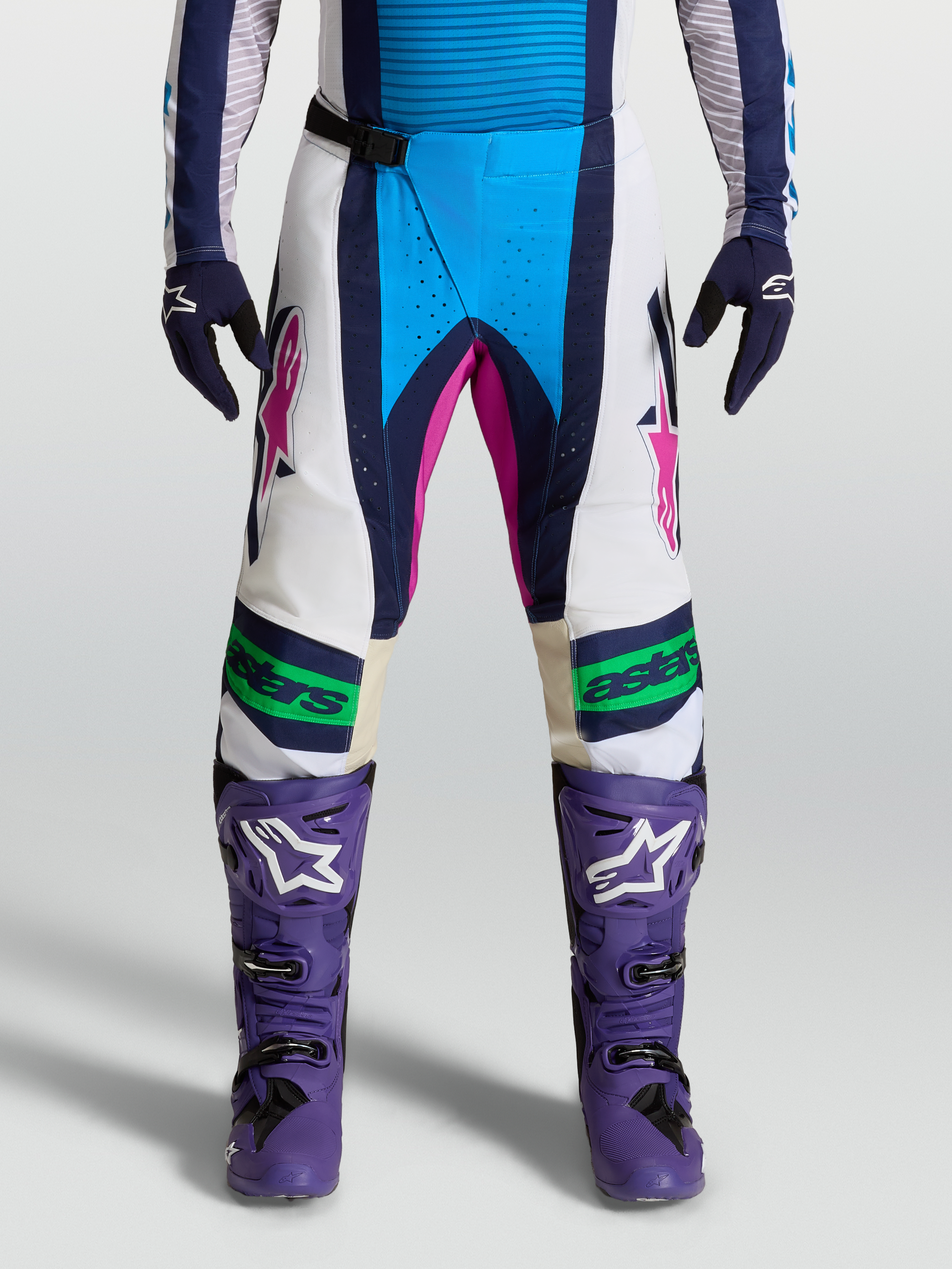 Pantalon Alpinestars Techstar Maven, pantalon de motocross bleu et blanc avec accents roses, soufflets de genoux Babel, vue de face