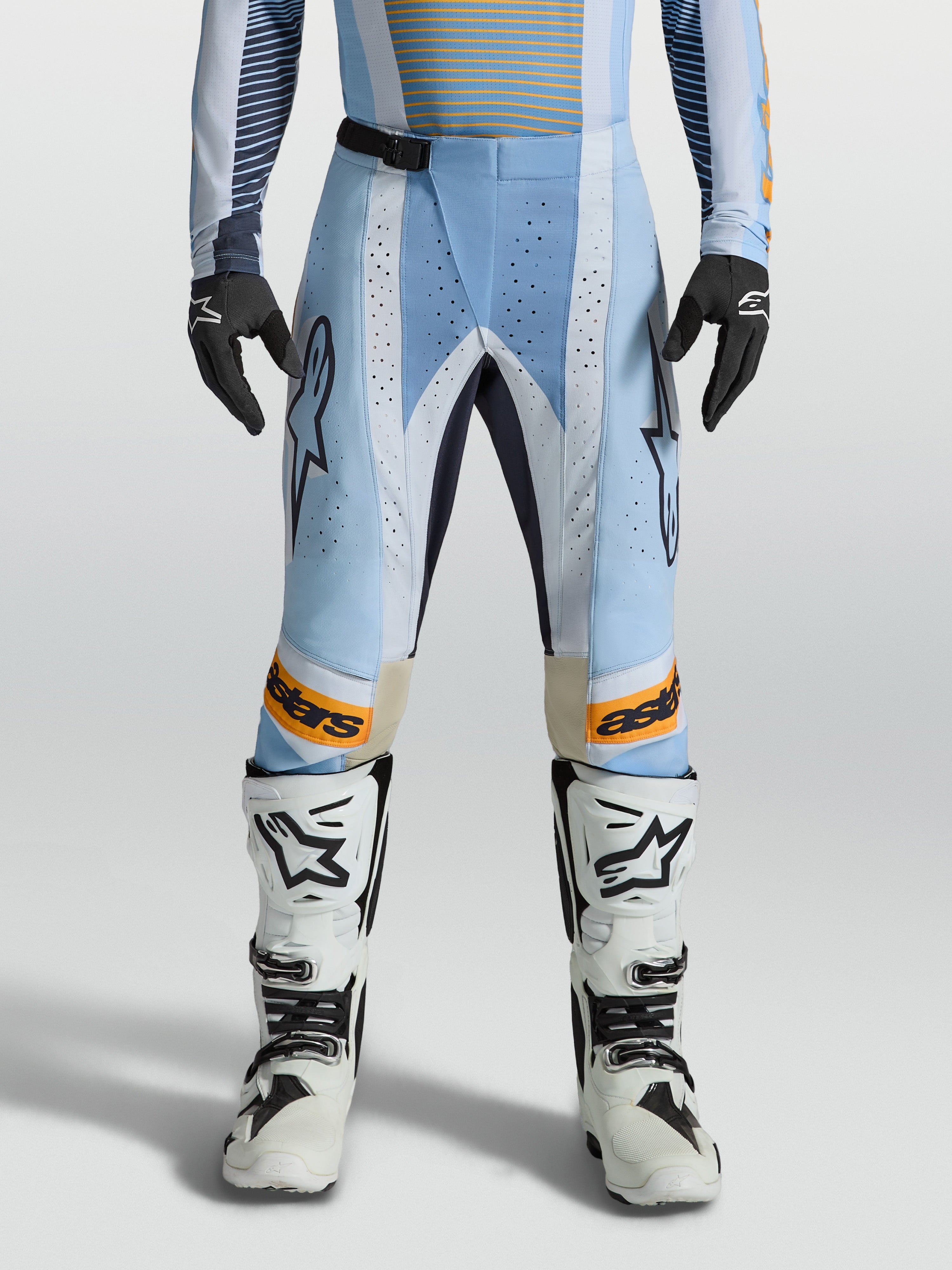 Alpinestars Techstar Maven Hose, Herren-Motocross-Hose in Blau und Orange, laserperforierte Belüftung und Rennpassform.