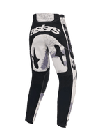 Alpinestars 2026 Racer Lahnd Pants, pantalon de motocross, camouflage sable et gris, vue arrière avec marquage astars blanc au dos, motifs d'étoiles noires sur les cuisses et panneaux noirs sur le bas des jambes, design ergonomique pour la course tout-terrain