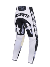 Pantalon Alpinestars Racer Lahnd 2026, pantalon de motocross, Iron Camo, vue arrière avec motif camouflage blanc et noir, logo 'astars' sur l'assise, panneaux intérieurs aux genoux beiges, construction en poly-tissu durable pour la course tout-terrain