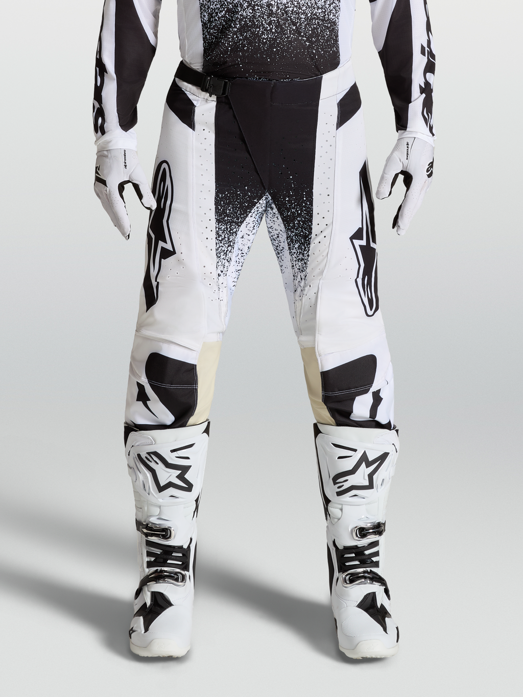 Alpinestars Techstar Swan Broek 2027, motocrossbroek voor heren, wit en zwart, van duurzaam stretch ripstop.
