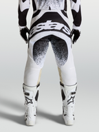 Alpinestars Techstar Swan broek, professionele motorcrossbroek in zwart en wit, achterkant met logo en Babel knieconstructie.
