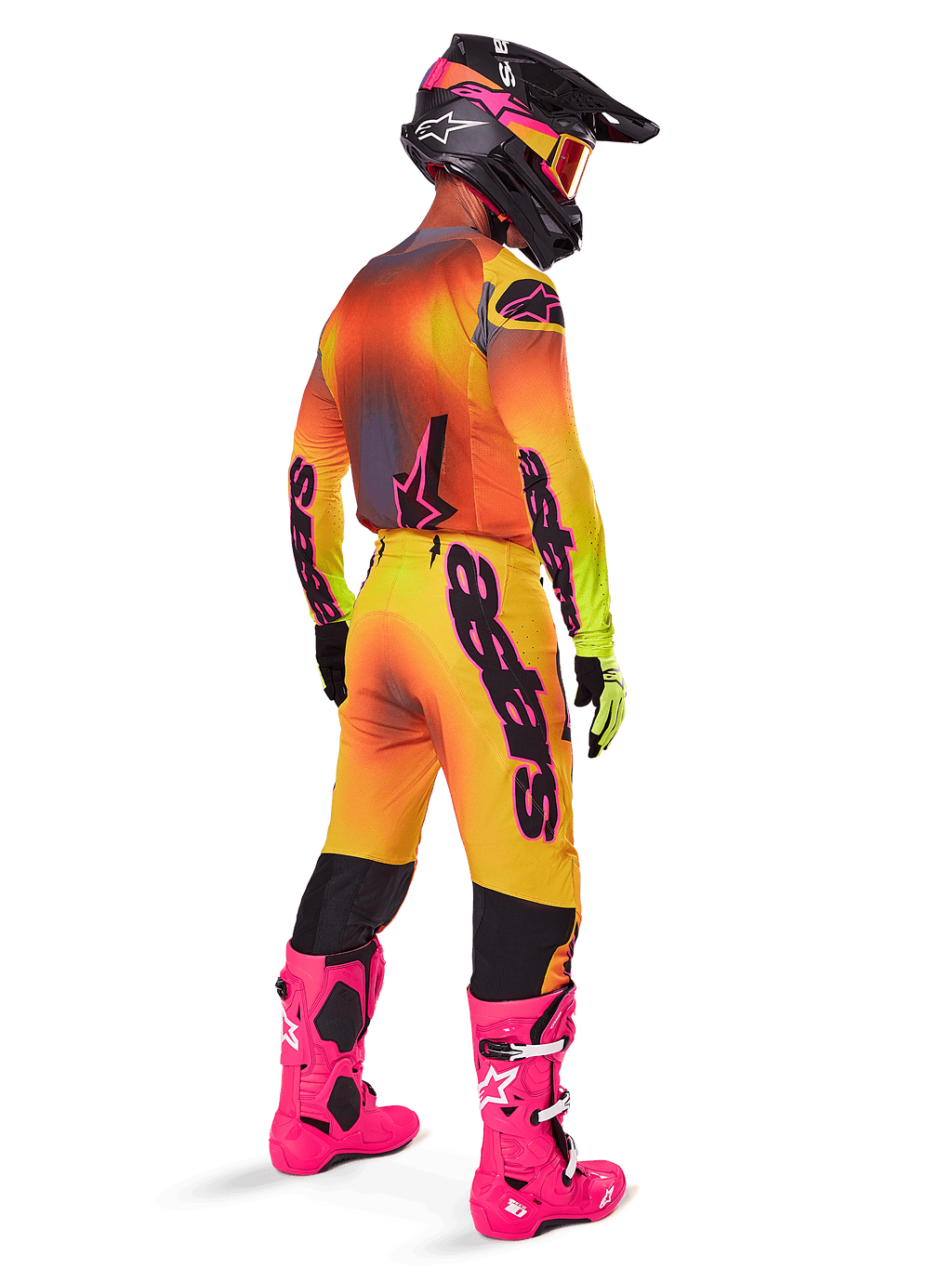 Motocross-Fahrer in der Rückansicht, Alpinestars 2025 Supertech Lipan Hose mit Gelb-Rosa-Farbverlauf, kombiniert mit passendem Trikot, leuchtend rosa Stiefeln und einem schwarzen Helm mit rosa Akzenten, professionelles Outfit für den Offroad-Rennsport