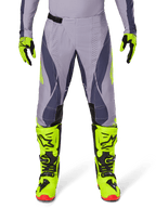 Alpinestars 2025 Techstar Dreem Hose, Motocross-Hose, Hellgrau und Dunkelgrau mit neongelben Akzenten, kombiniert mit neongelben Stiefeln und Handschuhen, lasergeschnittene Belüftung, schwarze Schnallen, rote Stiefelsohlen, professionelle Motocross-Ausrüstung