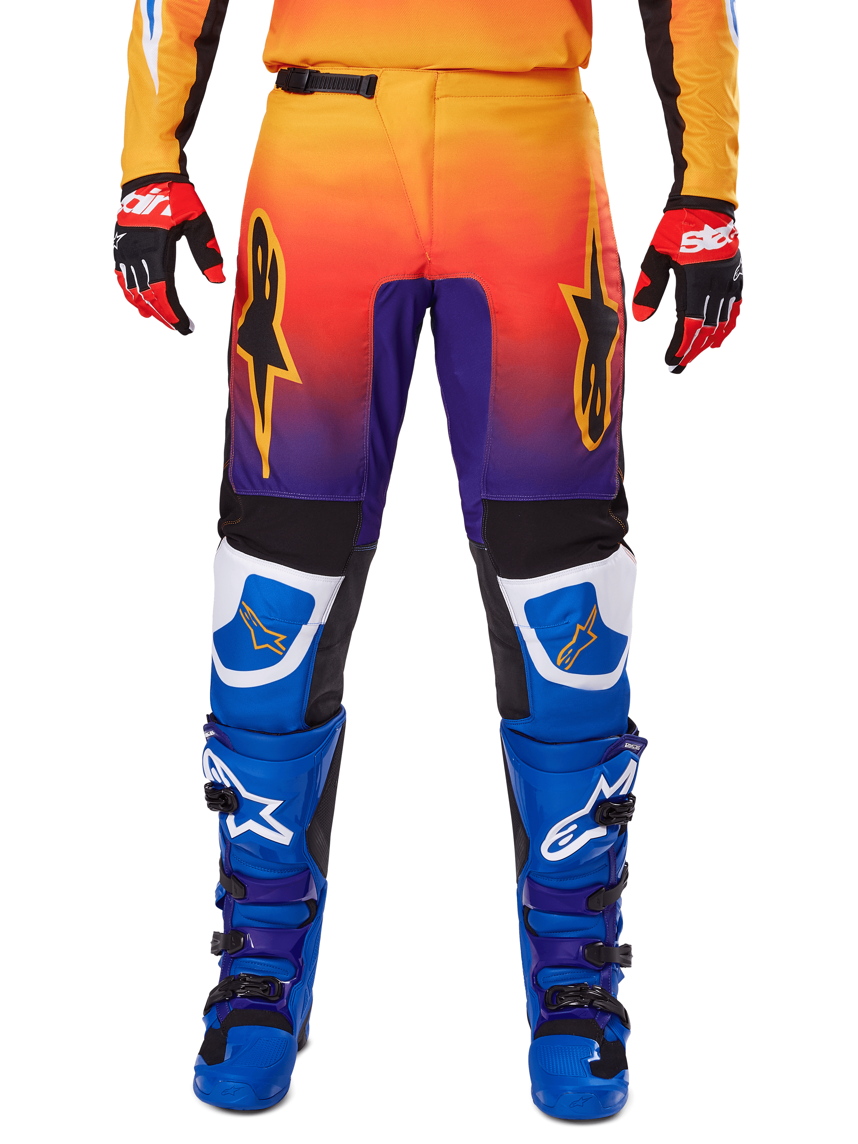 Alpinestars 2025 Fluid Wurx Hose, Motocross-Hose, Mehrfarbig mit Orange-Lila-Farbverlauf und blauen Einsätzen, getragen mit passenden blau-lila Stiefeln und rot-schwarzen Handschuhen, Vorderansicht mit Stern-Logo-Branding.