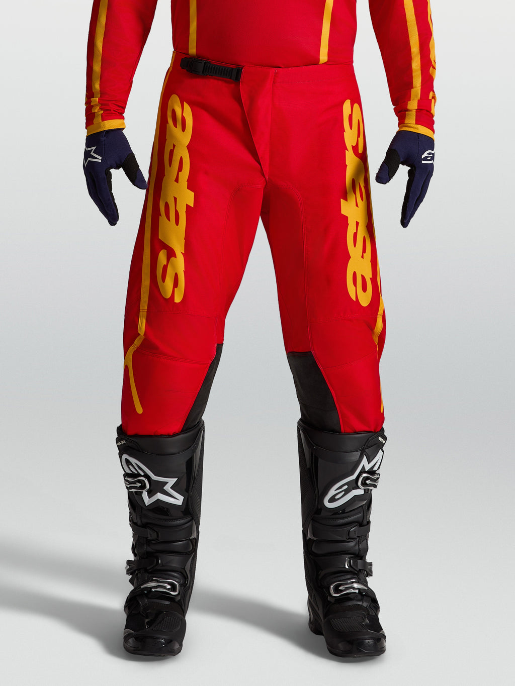 Alpinestars Fluid Apex V2 broek, herenmotorcrossbroek, rood en goud, duurzame 600D polystof versteviging voor off-road.