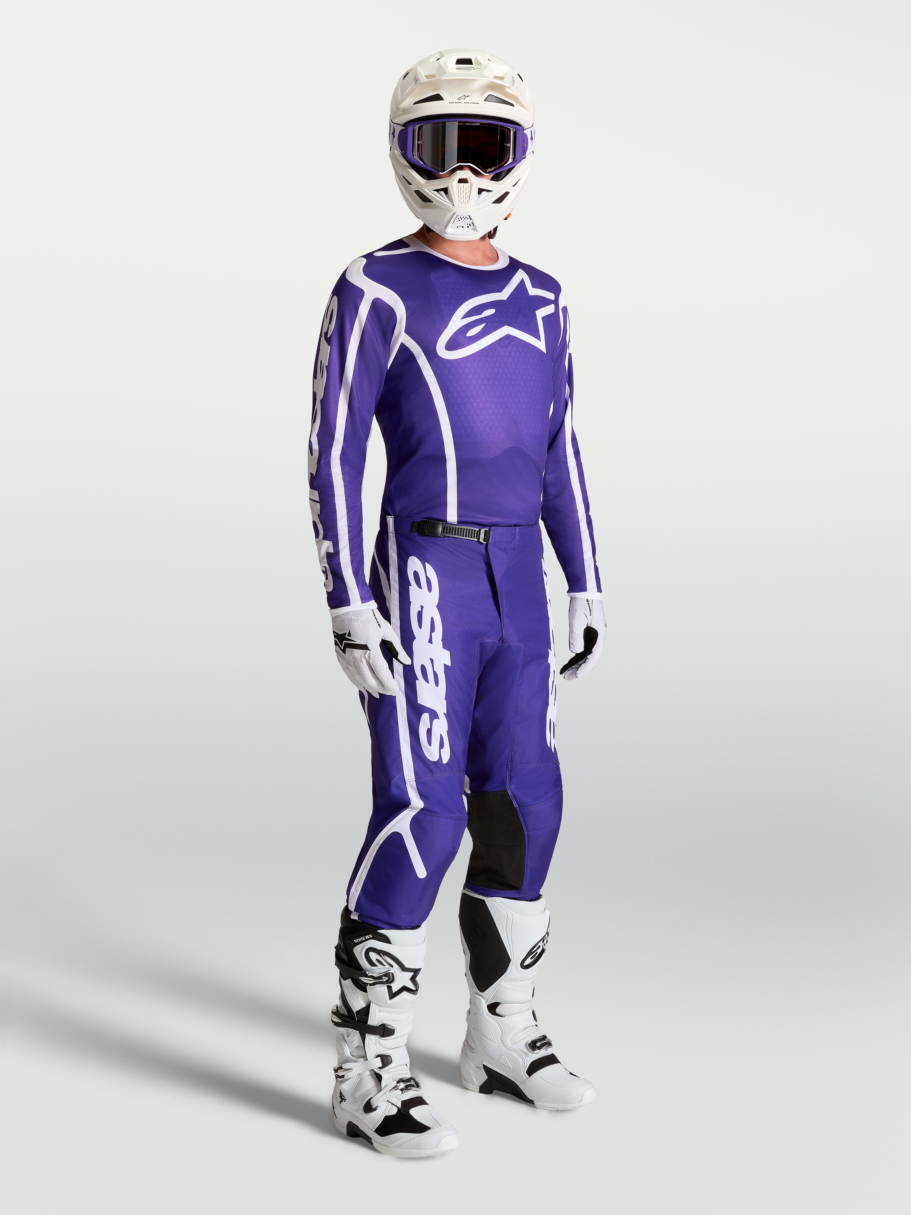 Alpinestars Pantalon Fluid Apex V2, pantalon de motocross bleu et blanc pour homme, coupe 3D ergonomique tout-terrain.