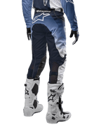 Alpinestars 2024 Racer Hoen Pants, pantalon de motocross, blanc, bleu marine et bleu clair avec logos Alpinestars blancs, vue arrière, design technique pour la conduite hors route.
