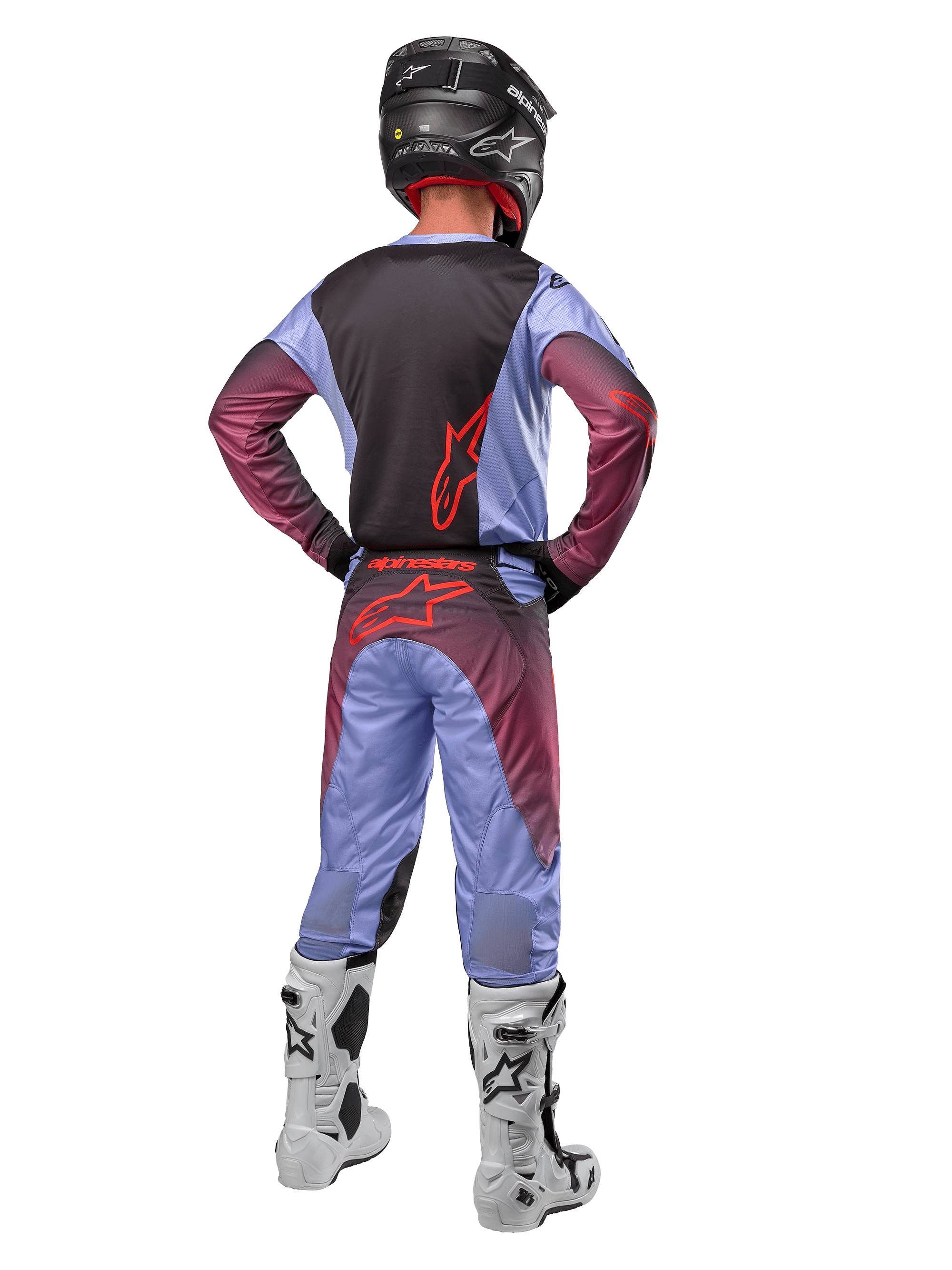 Alpinestars 2024 Racer Hoen Jersey en Broek, Lavan Purple Black, volledig achteraanzicht van motorcrossrijder met bijpassende uitrusting, wit-zwarte laarzen en een zwarte helm.