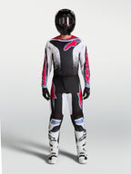 Alpinestars Fluid Drag heren motocrossbroek in zwart, wit en fluo-rood met lichtblauwe accenten en ergonomische pasvorm.