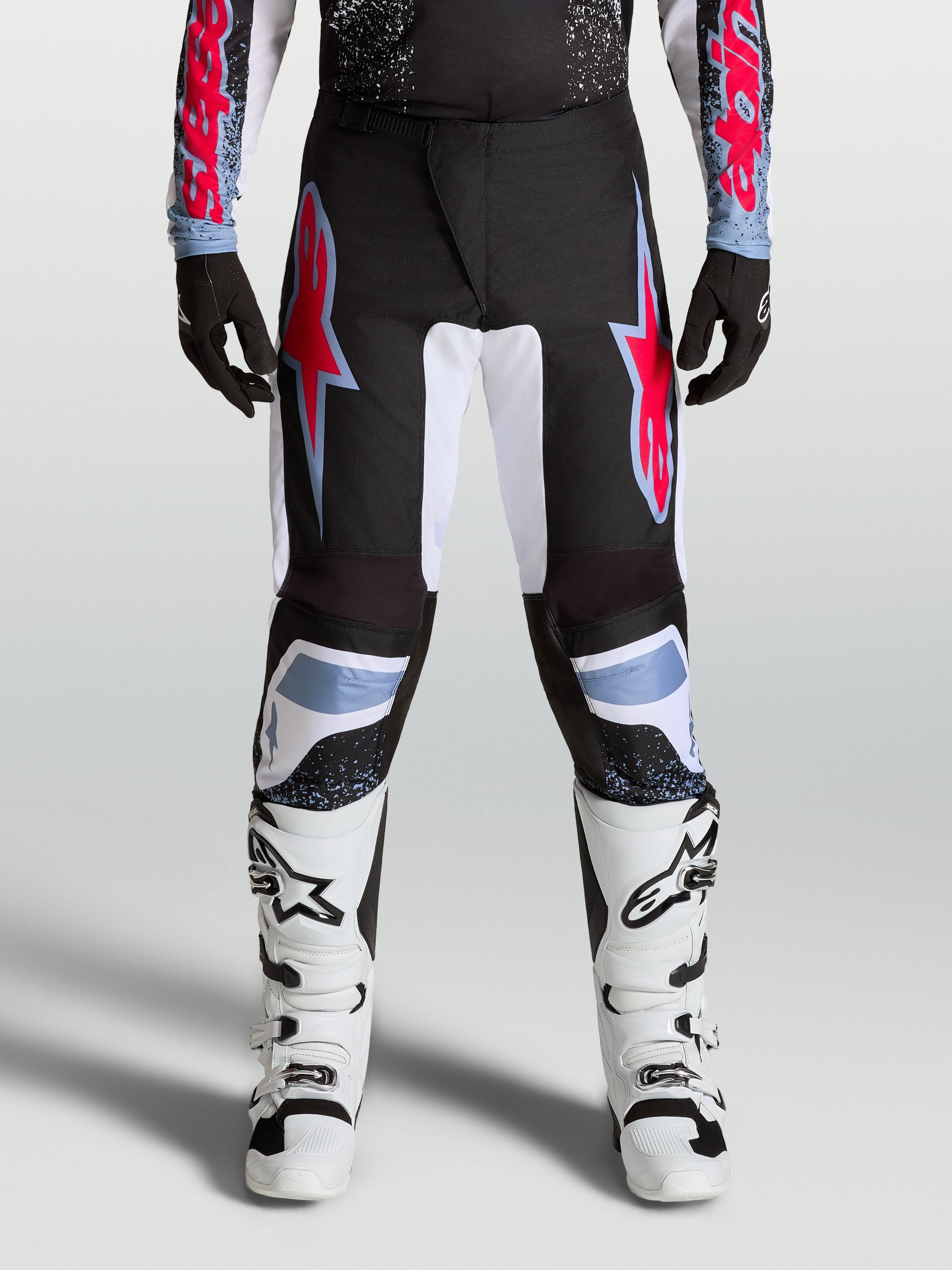 Alpinestars Fluid Drag broek, heren motocrossbroek, zwart en rood, duurzaam 600D polyfabric met stretchpanelen.