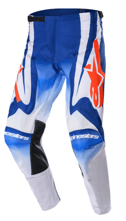 Alpinestars 2023 Racer Semi Pants, motorcrossbroek, blauw, wit en fel oranje, voorzien van grote oranje sterlogo's, zwarte hittebestendige binnenpanelen bij de knieën en een voorgevormd ergonomisch ontwerp voor off-road prestaties.