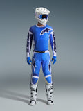 Alpinestars 2026 Racer Air Portl Gear Set, Motocross-Rennausrüstung, Ucla-Blau und Weiß, komplettes Outfit mit belüftetem Jersey, perforierter Hose mit Magnetschnalle, blauen Handschuhen, weißen Stiefeln und weißem Helm mit blauer Brille, atmungsaktives Hochleistungsdesign für Geländefahrten