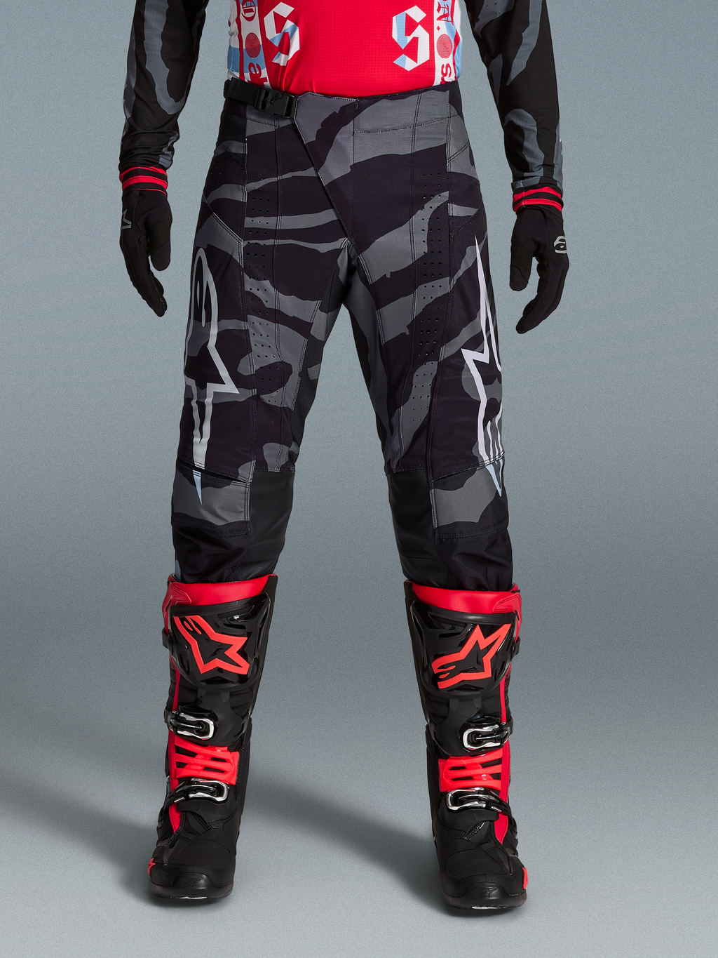 Pantalon Techstar Beast Coast Édition Limitée, motif camouflage gris et noir, logos blancs, équipement de motocross.