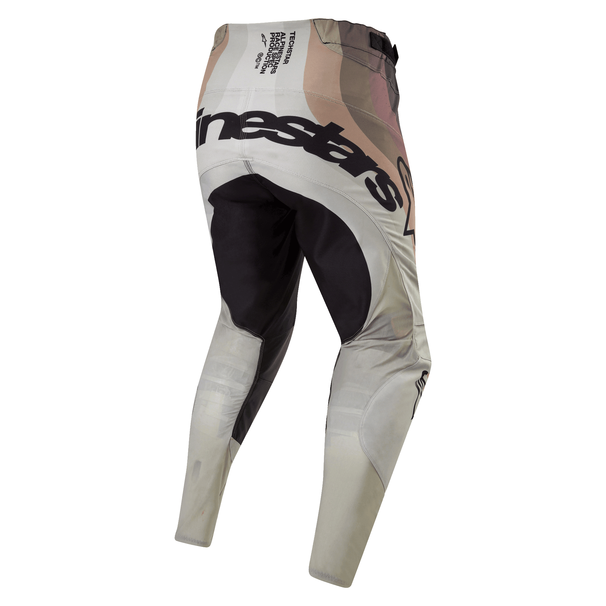 Pantalon Alpinestars Techstar Pneuma 2024, pantalon de motocross, sable sombre et gris, vue arrière présentant un panneau d'assise renforcé noir et un logo Alpinestars imposant à l'arrière, texte technique de spécification de course sur la ceinture, design de style camouflage terreux, construction textile durable pour le tout-terrain