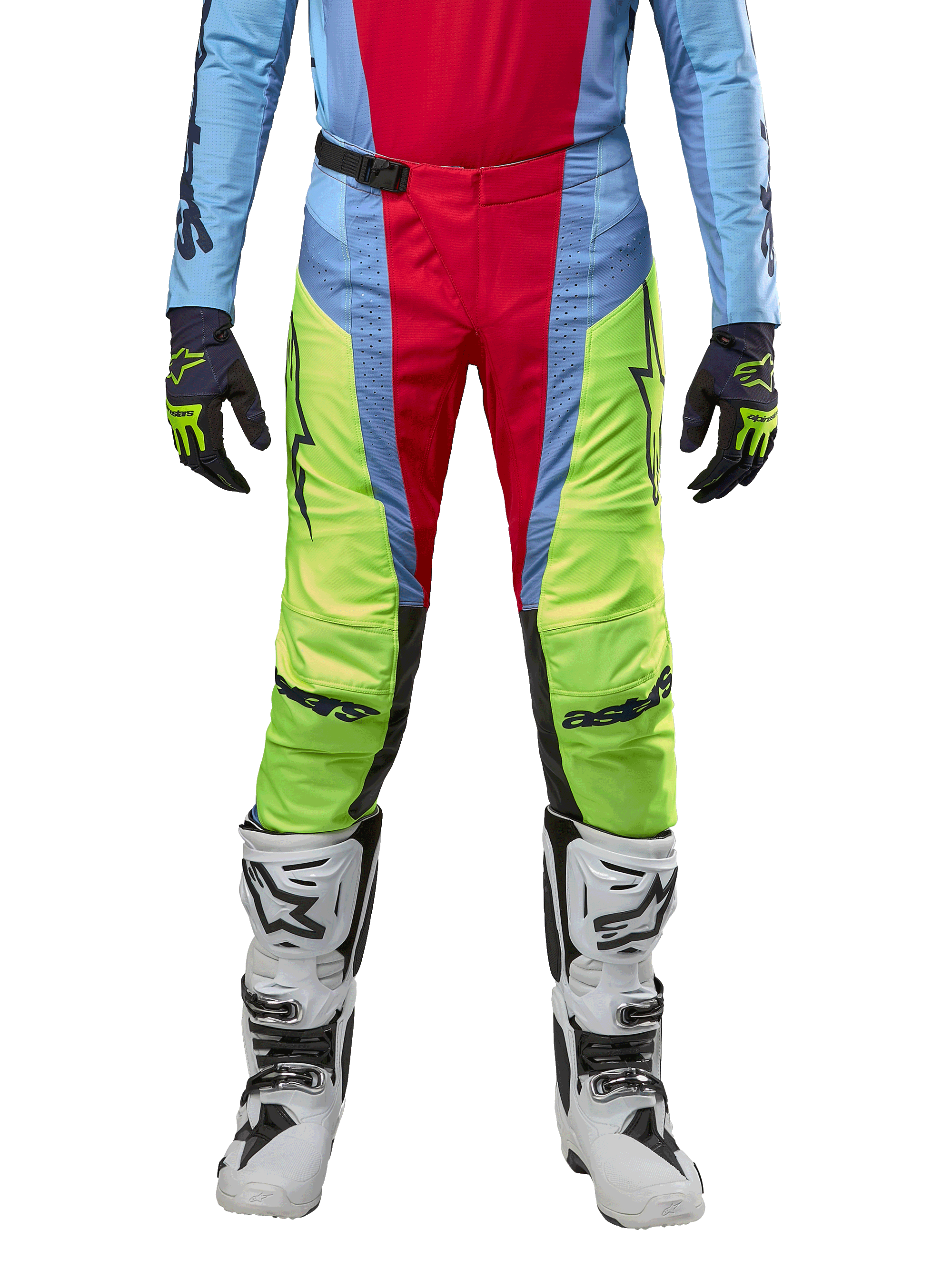 Alpinestars 2024 Techstar Ocuri crossbroek, motorcross broek, lichtblauw, fluorgeel en bessenrood, gedragen met bijpassende jersey en witte motorcrosslaarzen, voorzien van levendige kleurvlakken en zwarte logo's, duurzaam racing-fit ontwerp