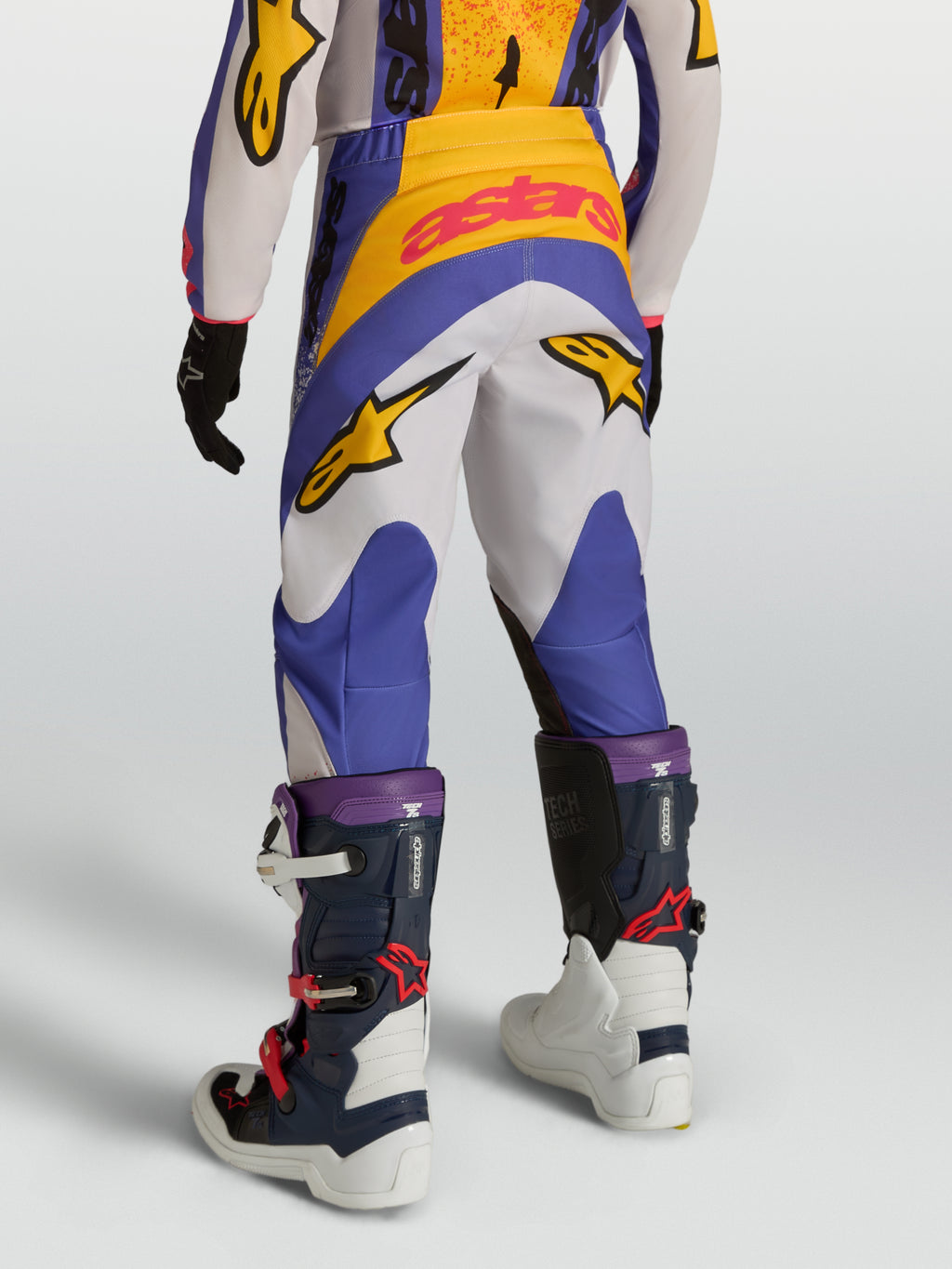Alpinestars jeugd Fluid Drag broek, motorcrossbroek, blauw en wit, 600D polystof, achteraanzicht van een jonge rijder.