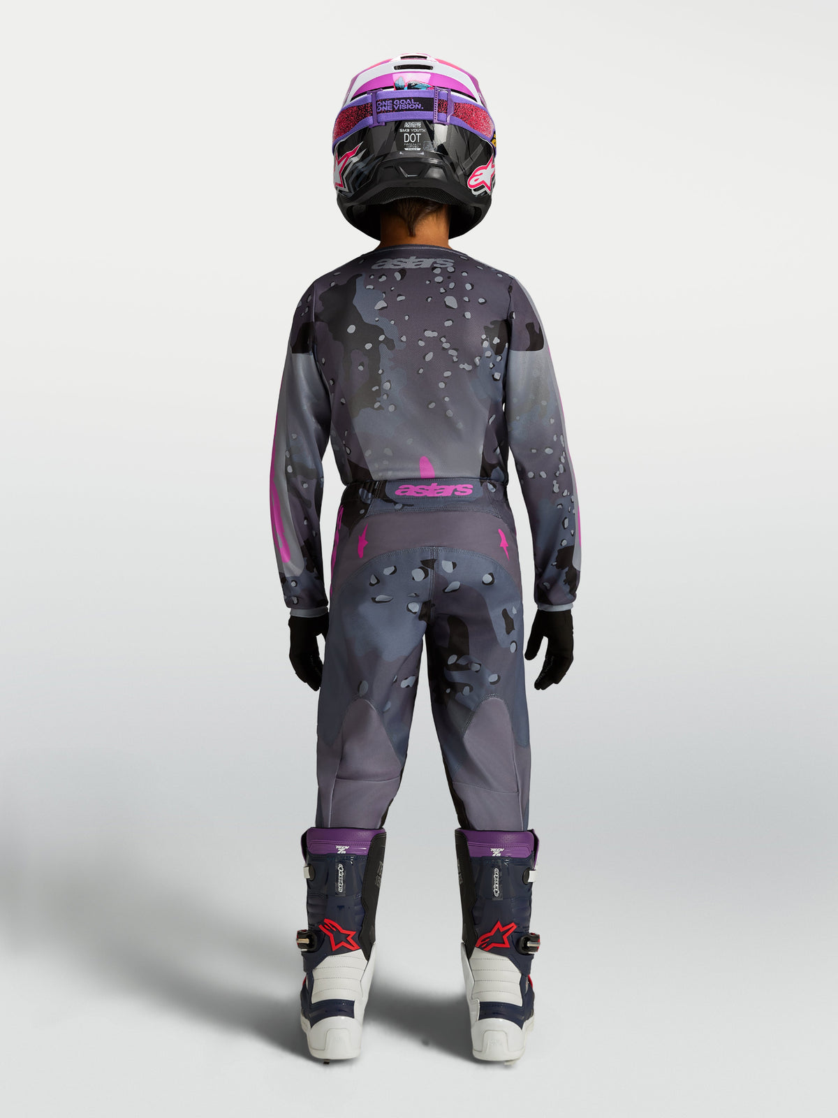 Alpinestars Fluid Jugend-Trikot und Hose Lone 2027, Motocross-Ausrüstung in Grau Camo und Lila, Rückansicht am Fahrer.