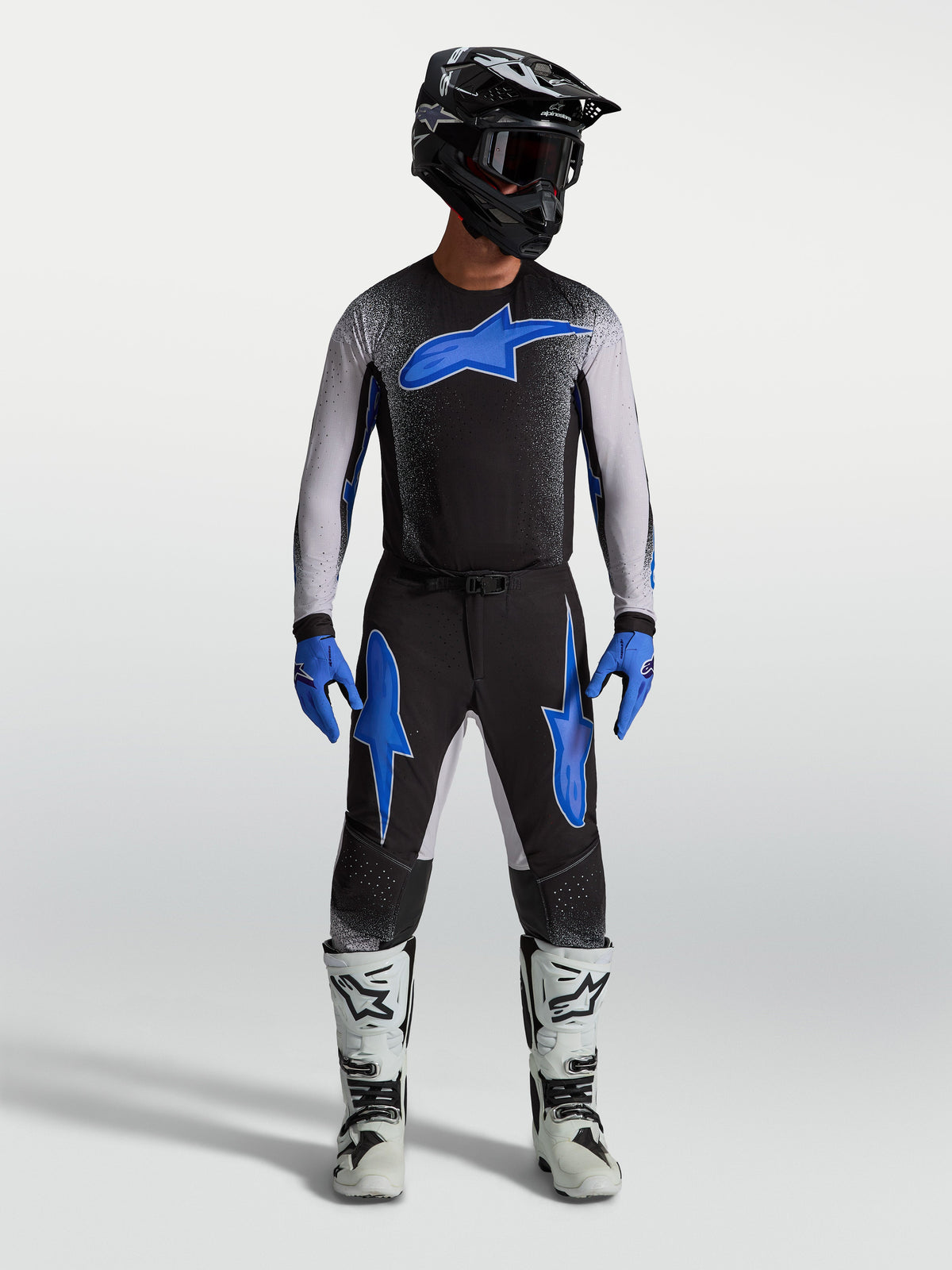 Alpinestars Supertech Hiten AFD jersey en Supertech Hiten AFD gear-set, heren-motocross-racekleding, zwart en blauw.